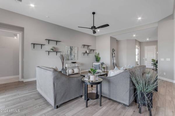 11814 W LUXTON Lane, Avondale, AZ 85323