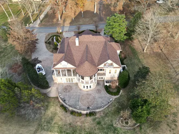 360 Fairway Dr, Clarksville, TN 37043