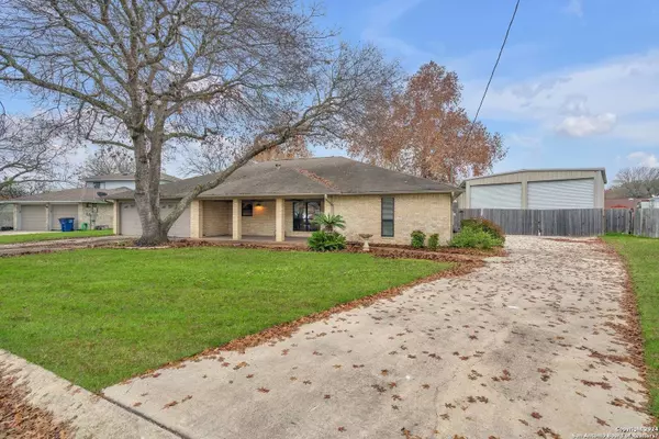 1323 Lake Winds Cir, New Braunfels, TX 78130