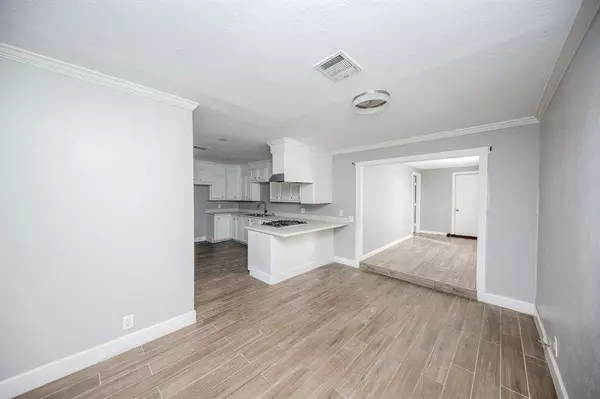 905 Orrel DR, Pasadena, TX 77503