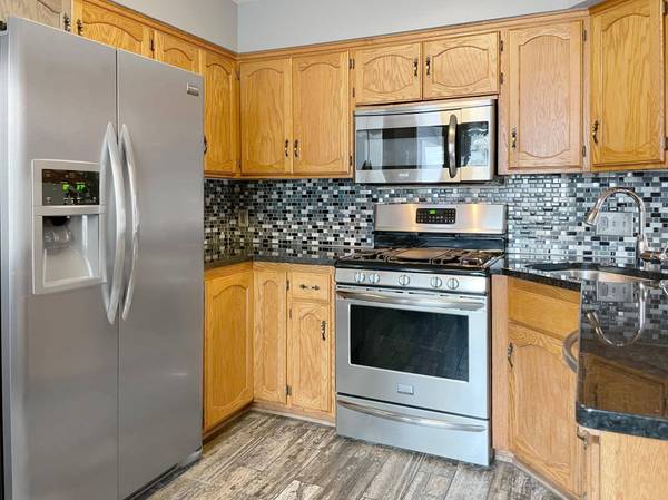 2738 River Woods LN, Burnsville, MN 55337