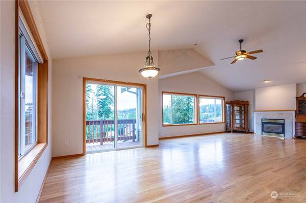 1121 34th ST, Bellingham, WA 98229