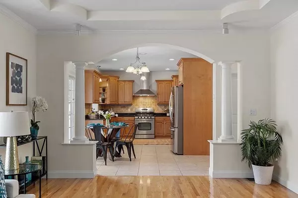 4 Greenmeadow Ln, Andover, MA 01810