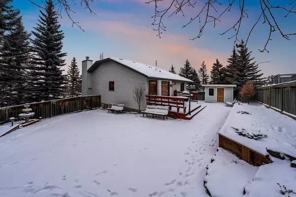 4 Bow CT, Cochrane, AB T4C 1M8