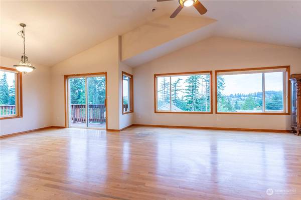 1121 34th ST, Bellingham, WA 98229