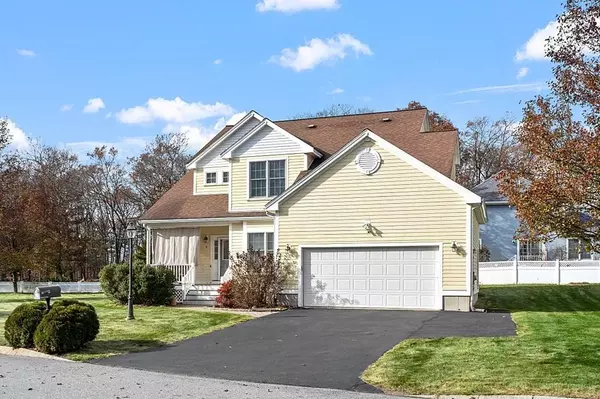 4 Greenmeadow Ln, Andover, MA 01810