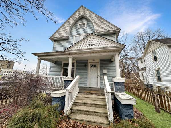 907 E Stockbridge Avenue, Kalamazoo, MI 49001