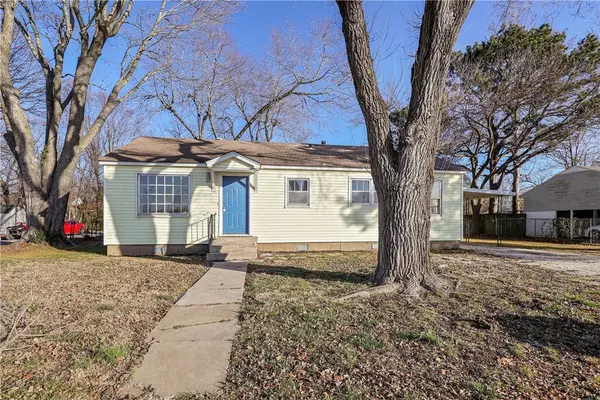 1015 12th Street, Rogers, AR 72756