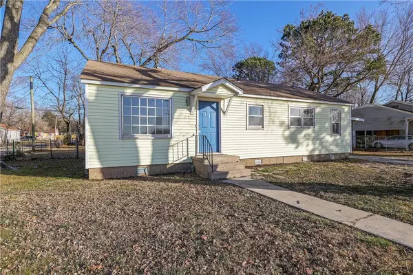 1015 12th Street, Rogers, AR 72756