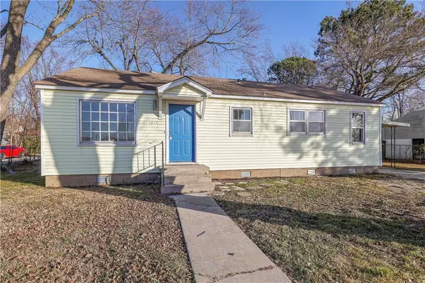 1015 12th Street, Rogers, AR 72756
