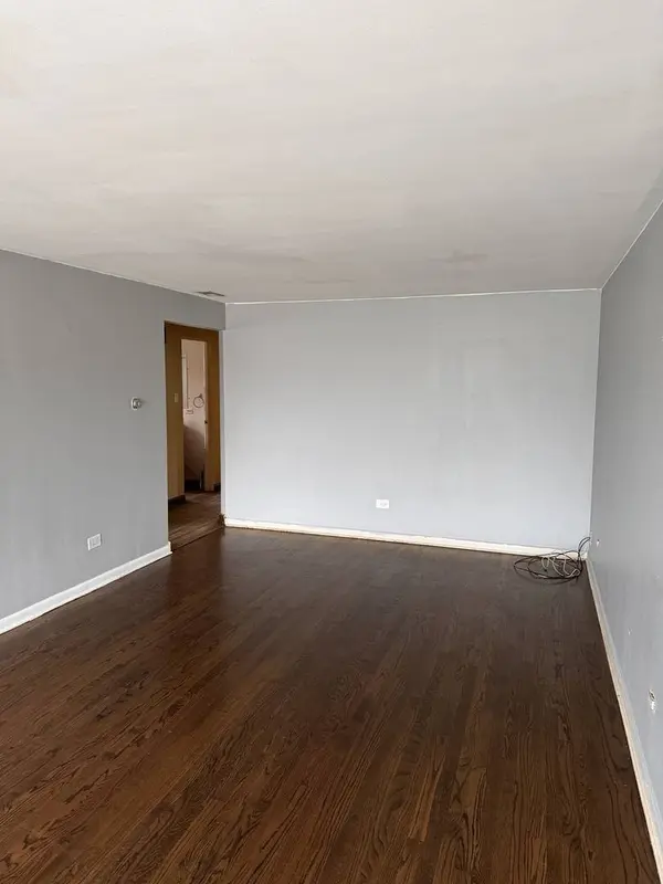 4956 S Harnew S Road, Oak Lawn, IL 60453