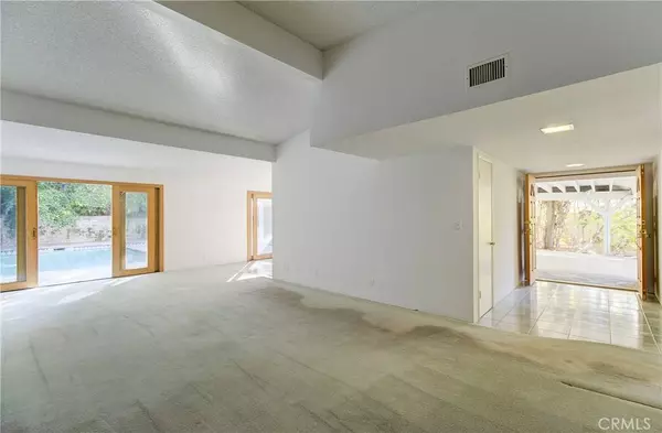 21806 Ybarra RD, Woodland Hills, CA 91364