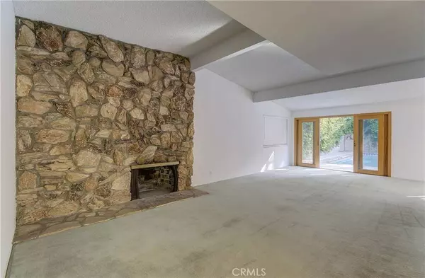 21806 Ybarra RD, Woodland Hills, CA 91364