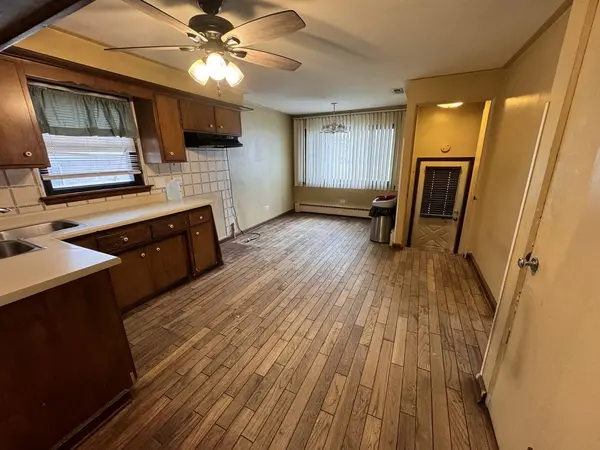 4956 S Harnew S Road, Oak Lawn, IL 60453