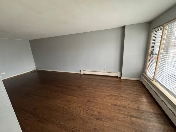 4956 S Harnew S Road, Oak Lawn, IL 60453