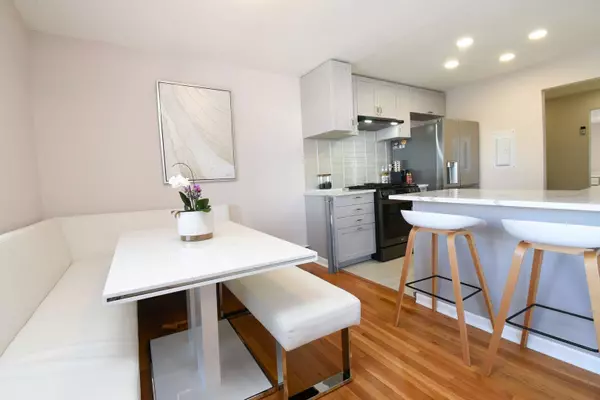 940 E Old Willow Road #305, Prospect Heights, IL 60070