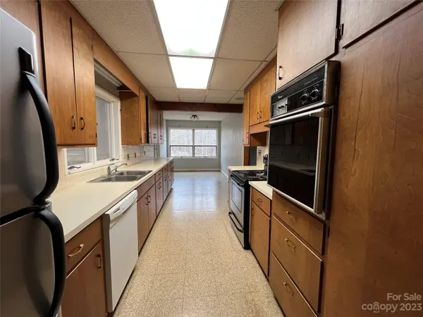 1113 Mistywood LN, Concord, NC 28027
