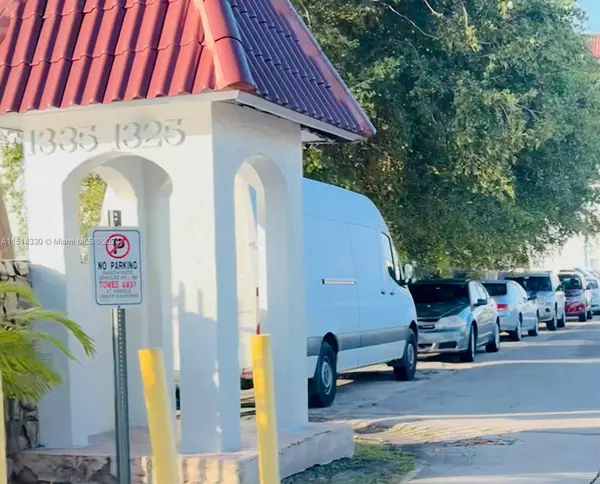 1335 W 68th St #308, Hialeah, FL 33014