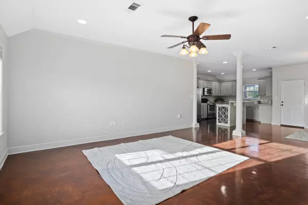 77 Lakeland Cir, Petal, MS 39465