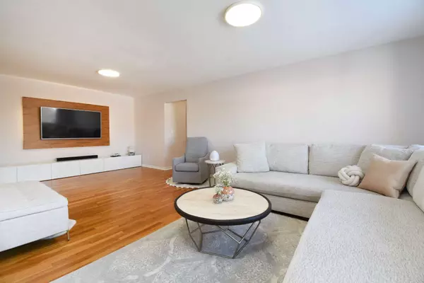 940 E Old Willow Road #305, Prospect Heights, IL 60070