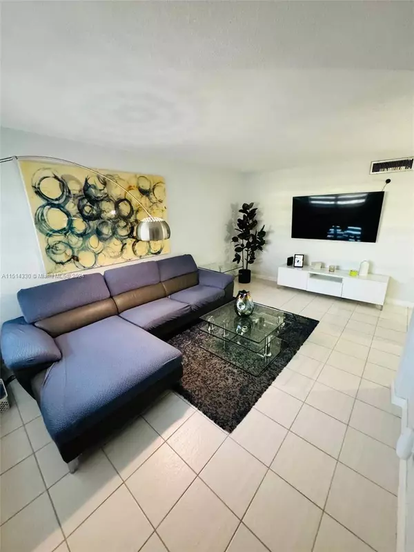 1335 W 68th St #308, Hialeah, FL 33014