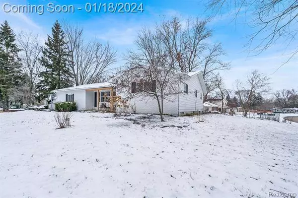 5425 OAKTREE Drive, Flint, MI 48532