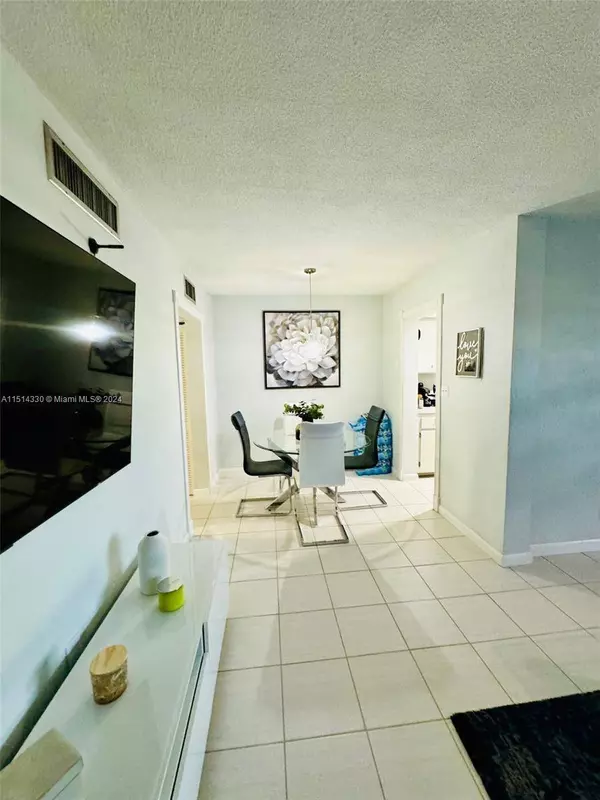 1335 W 68th St #308, Hialeah, FL 33014