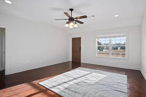 77 Lakeland Cir, Petal, MS 39465