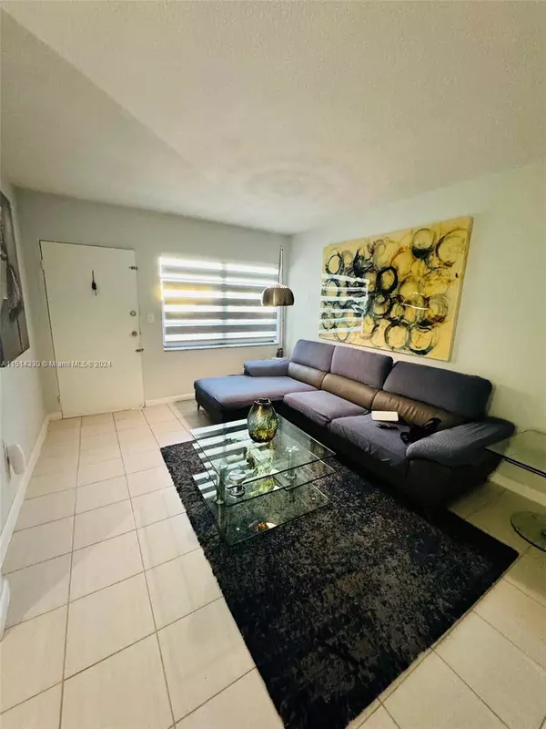 1335 W 68th St #308, Hialeah, FL 33014