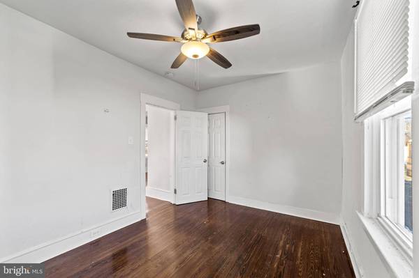 12 S WASHINGTON AVE, Cherry Hill, NJ 08002