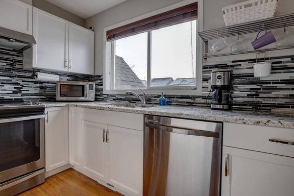 42 Prestwick Acres LN SE, Calgary, AB T2Z3Y1