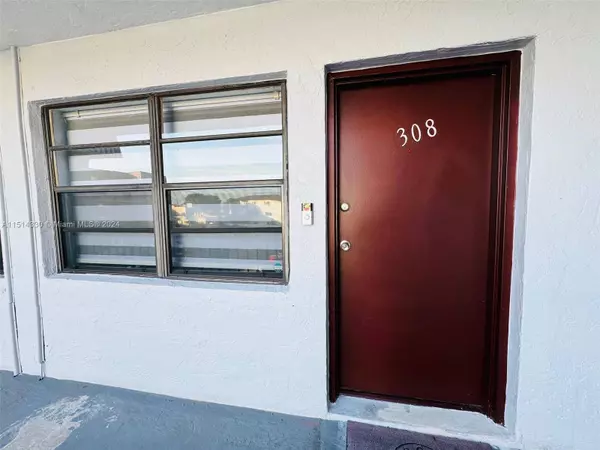 1335 W 68th St #308, Hialeah, FL 33014