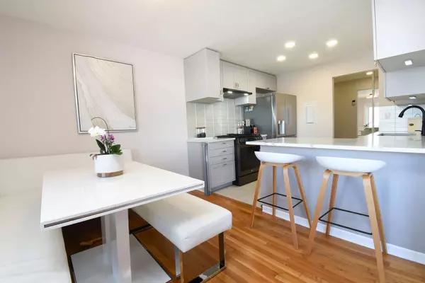 940 E Old Willow Road #305, Prospect Heights, IL 60070