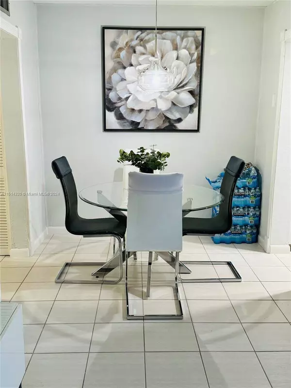 1335 W 68th St #308, Hialeah, FL 33014