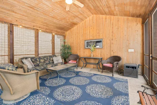 1821 Margaret ST, Saint Paul, MN 55119