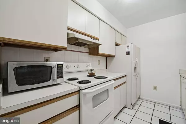 7930 CHAPEL COVE DR, Laurel, MD 20707