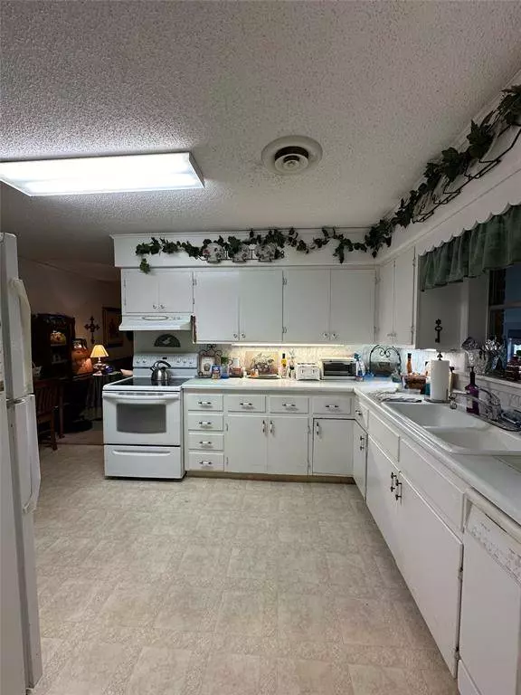 2026 County Road 400, Yoakum, TX 77995