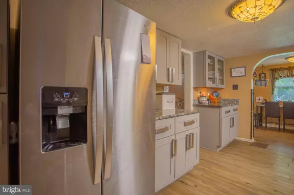 7678 LEETOWN RD, Kearneysville, WV 25430