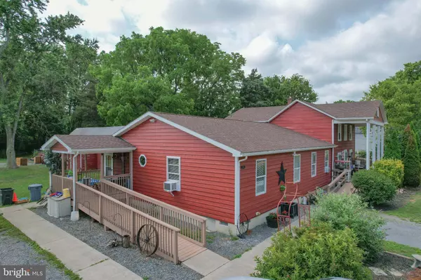 7678 LEETOWN RD, Kearneysville, WV 25430