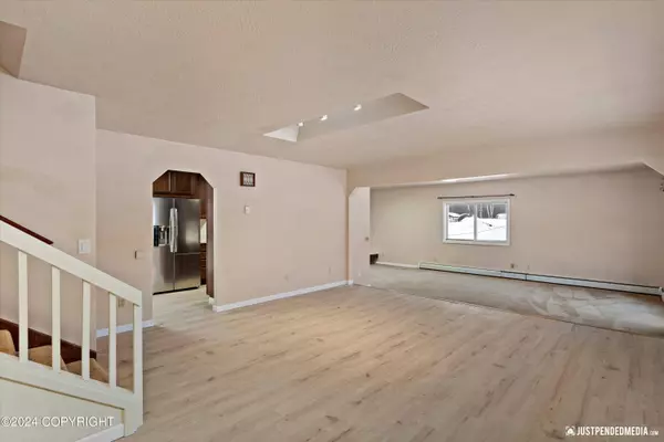 1101 E Goldendale DR, Wasilla, AK 99654