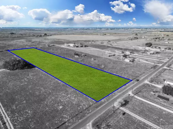 2692 County Road 120, Floresville, TX 78114