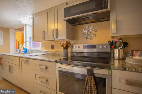 7678 LEETOWN RD, Kearneysville, WV 25430