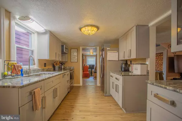 7678 LEETOWN RD, Kearneysville, WV 25430