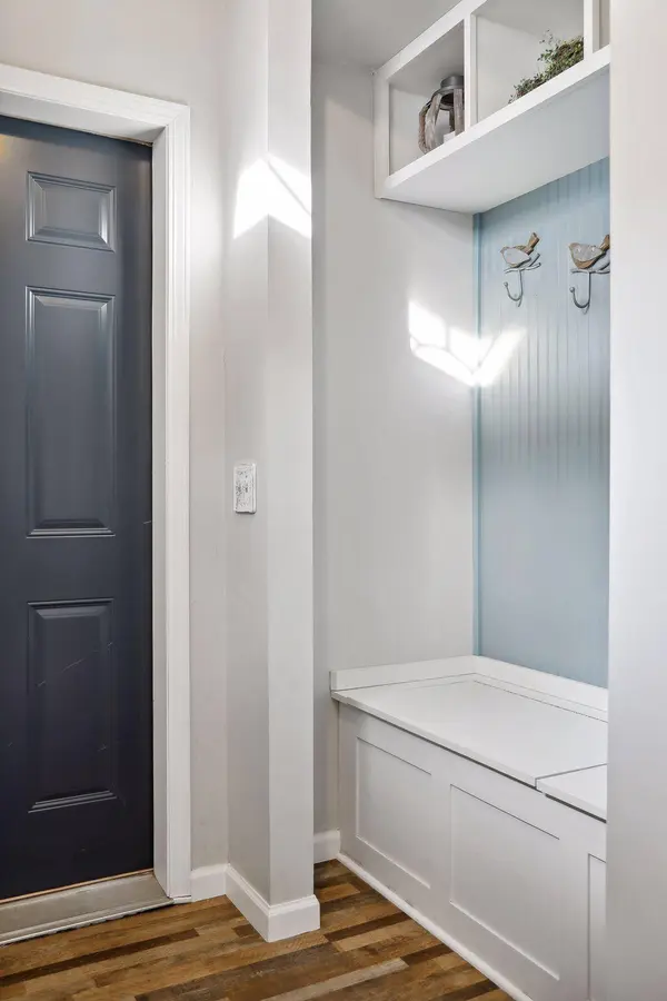 915 Lois LN, Lino Lakes, MN 55014