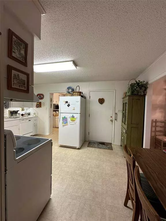 2026 County Road 400, Yoakum, TX 77995