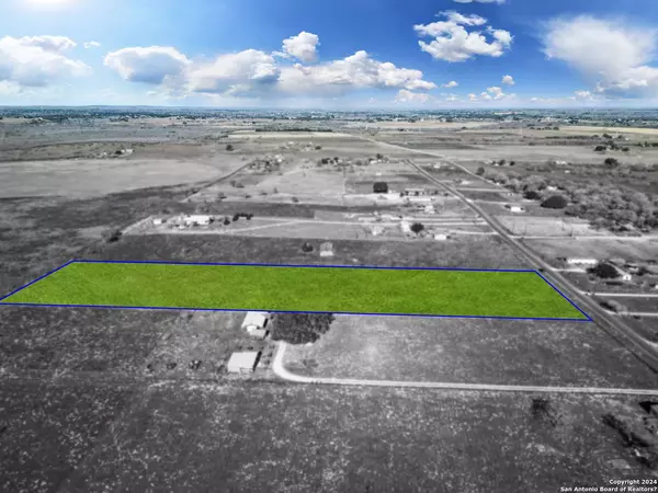 2692 County Road 120, Floresville, TX 78114