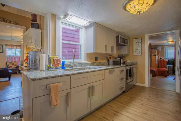 7678 LEETOWN RD, Kearneysville, WV 25430