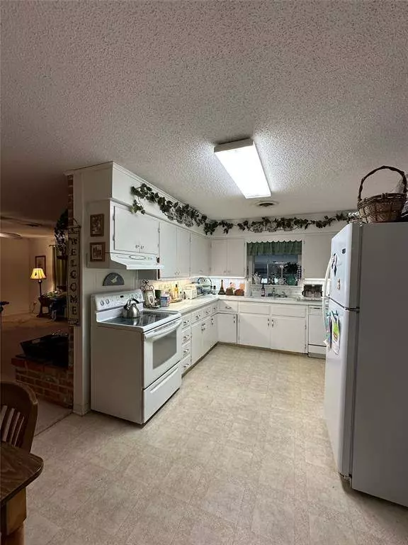 2026 County Road 400, Yoakum, TX 77995