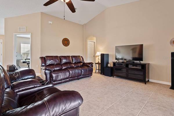 30 BUD FIELD DR, Palm Coast, FL 32137