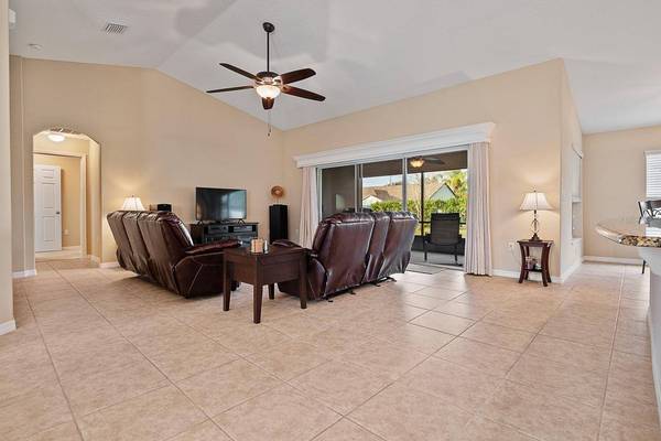 30 BUD FIELD DR, Palm Coast, FL 32137